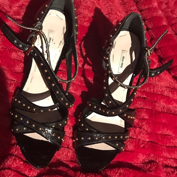 GOLD STUDDED SEXY FOOT BONDAGE - Picture 4 of 5